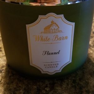 Bath & Body Works White Barn Flannel Candle